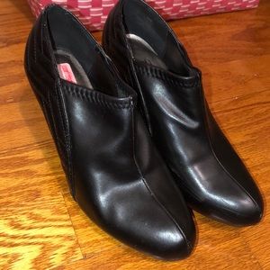 Impo Stretch black heeled booties